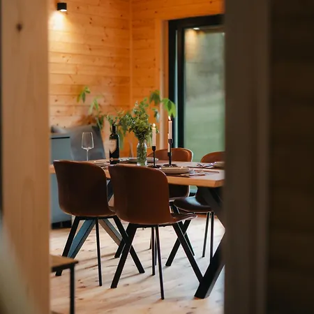 Black Lokve בקתה Homer