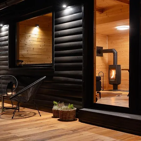 Black Lokve בקתה *