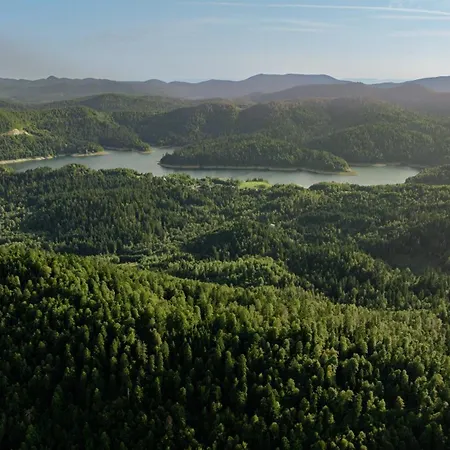 Black Lokve בקתה *