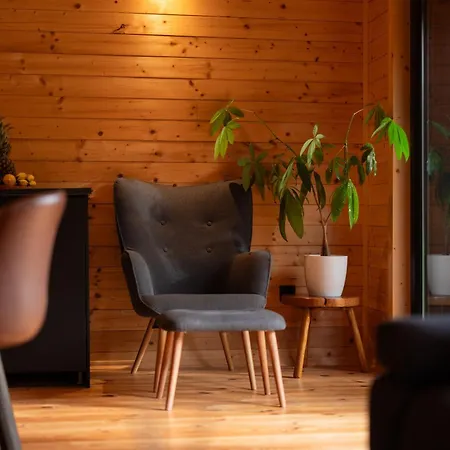 Chalet Black Lokve *