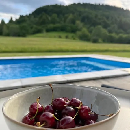 Chalet Black Lokve
