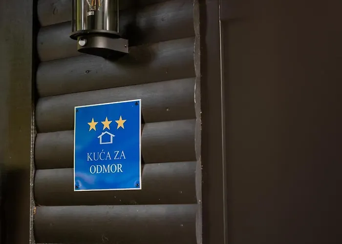 Chalet Black Lokve